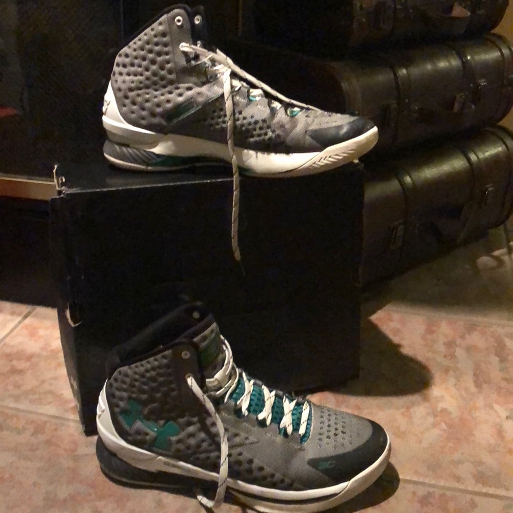 UnderArmout Basketball Shoes